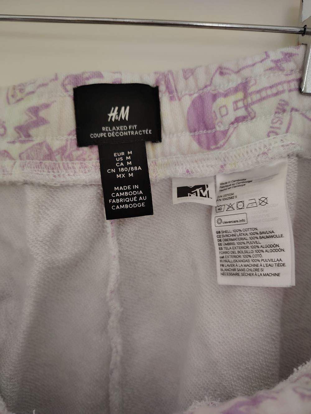 H&M x MTV Graphic Print Sweatshorts Size M Purple White Y2K Relaxed Fit - Picture 3 of 4